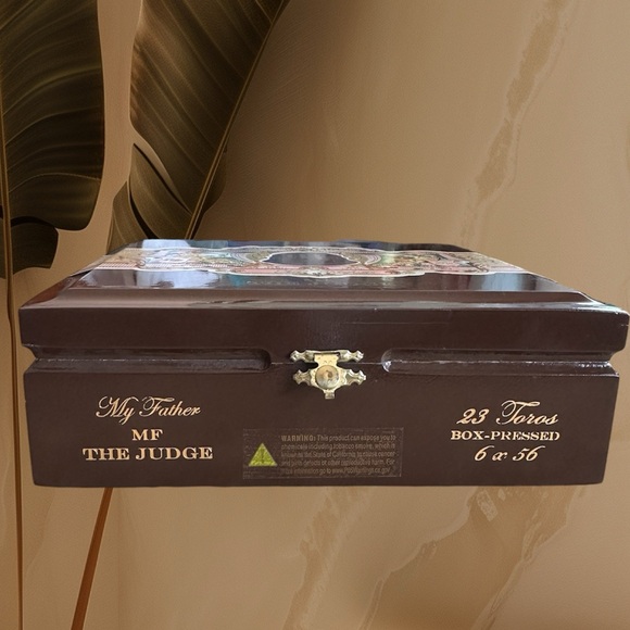 MF The Judge cigar box brown enamel lined with burnt velvet home decor - Picture 4 of 7